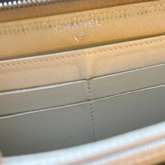 ♥️ Chanel Wallet Matelassé Gold Quilted Diamond Stitch Patent Leather Zip Around - Picture 8 of 9